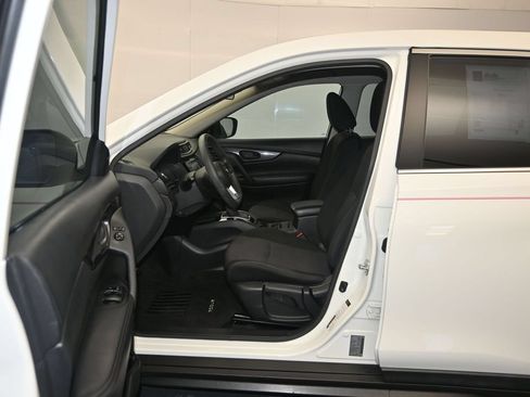 Used 2020 Nissan Rogue S FWD image 20