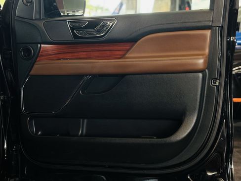 Used 2023 Lincoln Navigator Reserve w/ Monochromatic Package AWD/4WD image 43