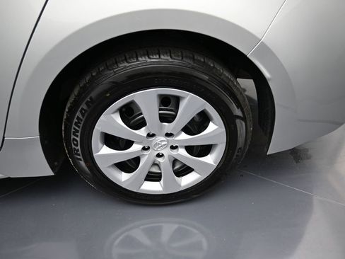 Used 2023 Toyota Corolla LE image 9