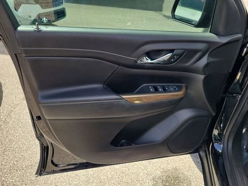 Used 2023 GMC Acadia SLE w/ Elevation Edition image 8