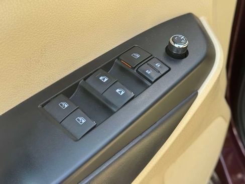Used 2019 Toyota Highlander XLE AWD/4WD image 22