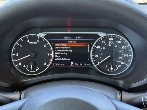 Used 2024 Nissan Sentra SV FWD image 32