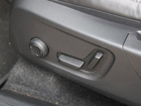 Used 2021 Volvo XC40 T5 R-Design image 25