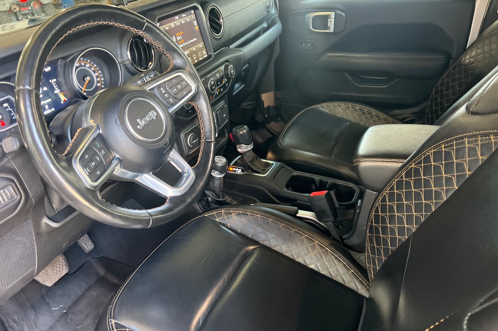 Used 2021 Jeep Gladiator Overland AWD/4WD image 4