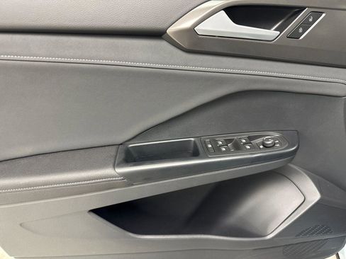 New 2026 Volkswagen Taos SE AWD/4WD image 10
