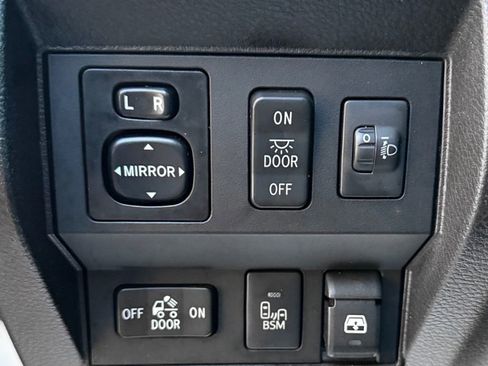 Used 2014 Toyota Tundra Limited w/ Limited Premium Package image 26