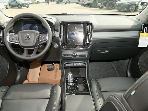 New 2026 Volvo XC40 B5 Plus w/ Protection Package Premier image 23