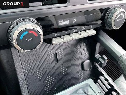 Certified 2025 Toyota Tacoma SR5 AWD/4WD image 35