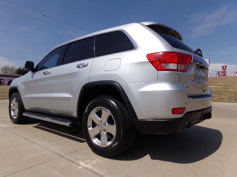 Used 2011 Jeep Grand Cherokee Limited w/ Luxury Group II image 37