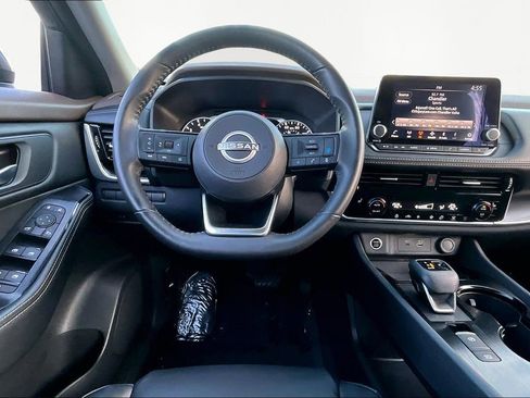 Used 2022 Nissan Rogue SV w/ SV Premium Package image 9