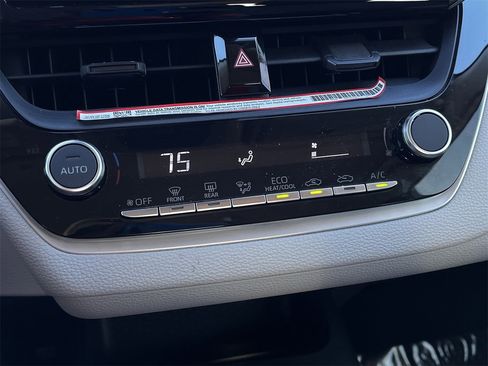 Used 2025 Toyota Corolla LE image 18