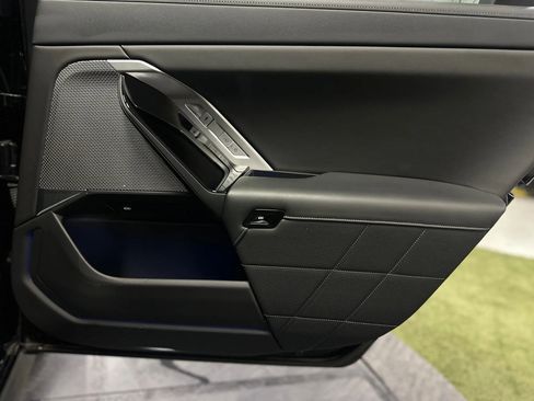 Used 2024 BMW i7 xDrive60 AWD/4WD image 29
