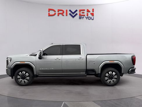 Used 2024 GMC Sierra 3500 Denali Ultimate AWD/4WD image 2