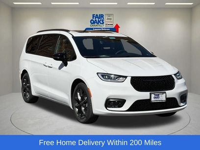 New 2026 Chrysler Pacifica Select