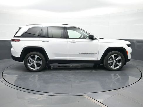Used 2023 Jeep Grand Cherokee Limited image 22