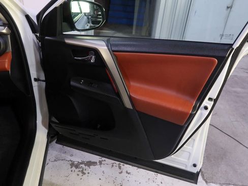 Used 2014 Toyota RAV4 Limited image 30