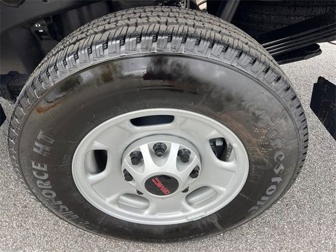 Certified 2025 GMC Sierra 2500 Pro w/ Convenience Package image 17