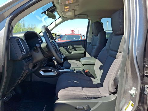 Used 2024 Nissan Frontier SV AWD/4WD image 14