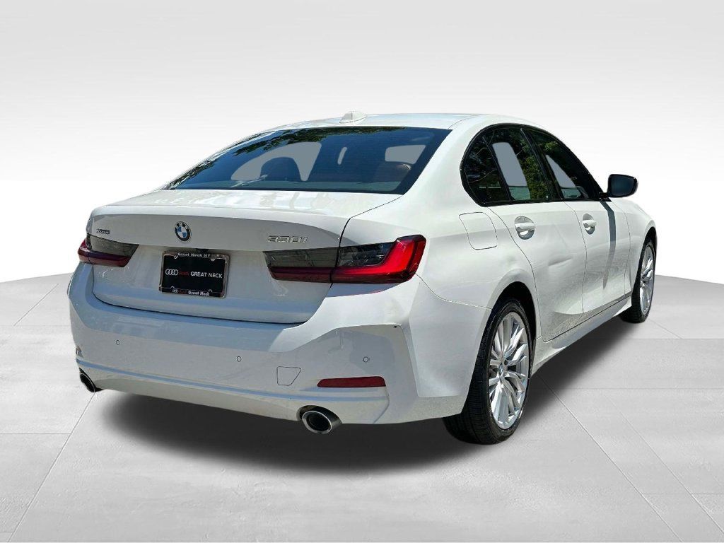 Used 2023 BMW 330i xDrive Sedan w/ Premium Package AWD/4WD image 9