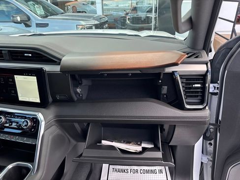 Used 2025 GMC Sierra 1500 Denali w/ Technology Package AWD/4WD image 16