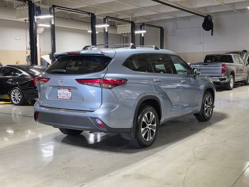 Used 2022 Toyota Highlander XLE FWD image 7