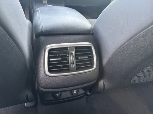 Used 2019 Kia Sorento LX image 12