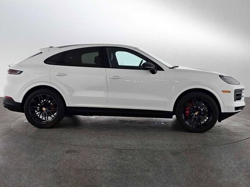 Used 2024 Porsche Cayenne S AWD/4WD image 2