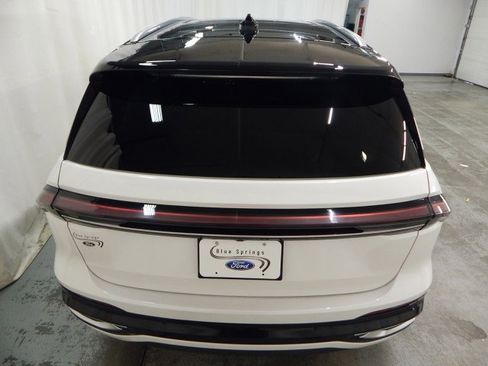 Used 2024 Lincoln Nautilus Reserve w/ Equipment Group 202A image 4