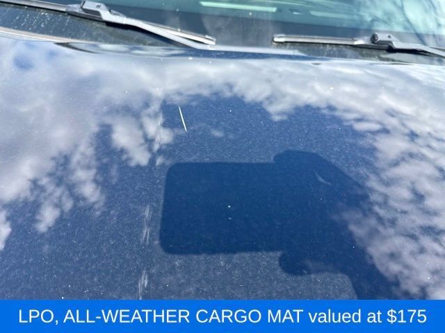 Used 2022 Chevrolet Tahoe Z71 w/ Luxury Package AWD/4WD image 10