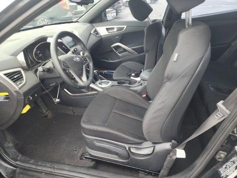 Used 2017 Hyundai Veloster Value Edition image 4