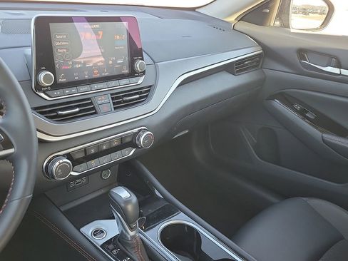 Used 2025 Nissan Altima 2.5 SR image 20