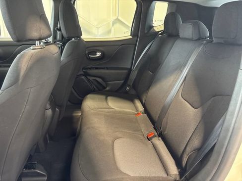 Used 2023 Jeep Renegade Latitude AWD/4WD image 15