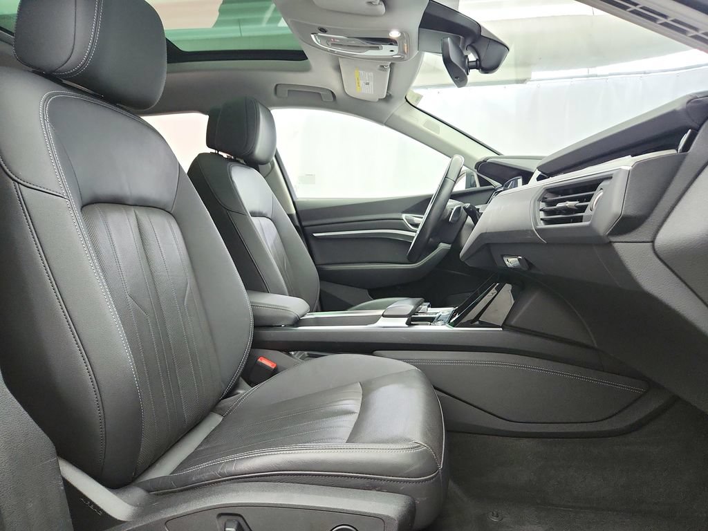 Used 2024 Audi Q8 e-tron Premium Plus w/ Premium Plus Package AWD/4WD image 31