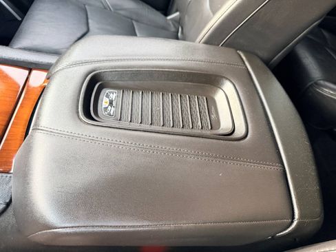 Used 2019 Cadillac Escalade ESV Luxury AWD/4WD image 48