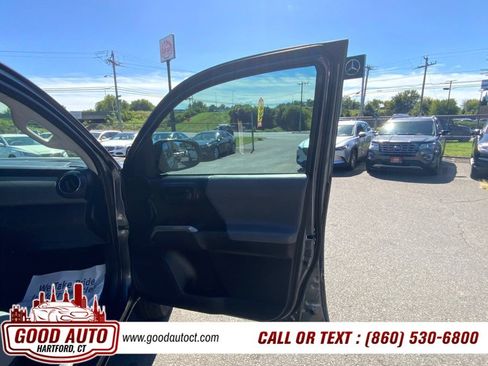 Used 2020 Toyota Tacoma SR5 AWD/4WD image 14