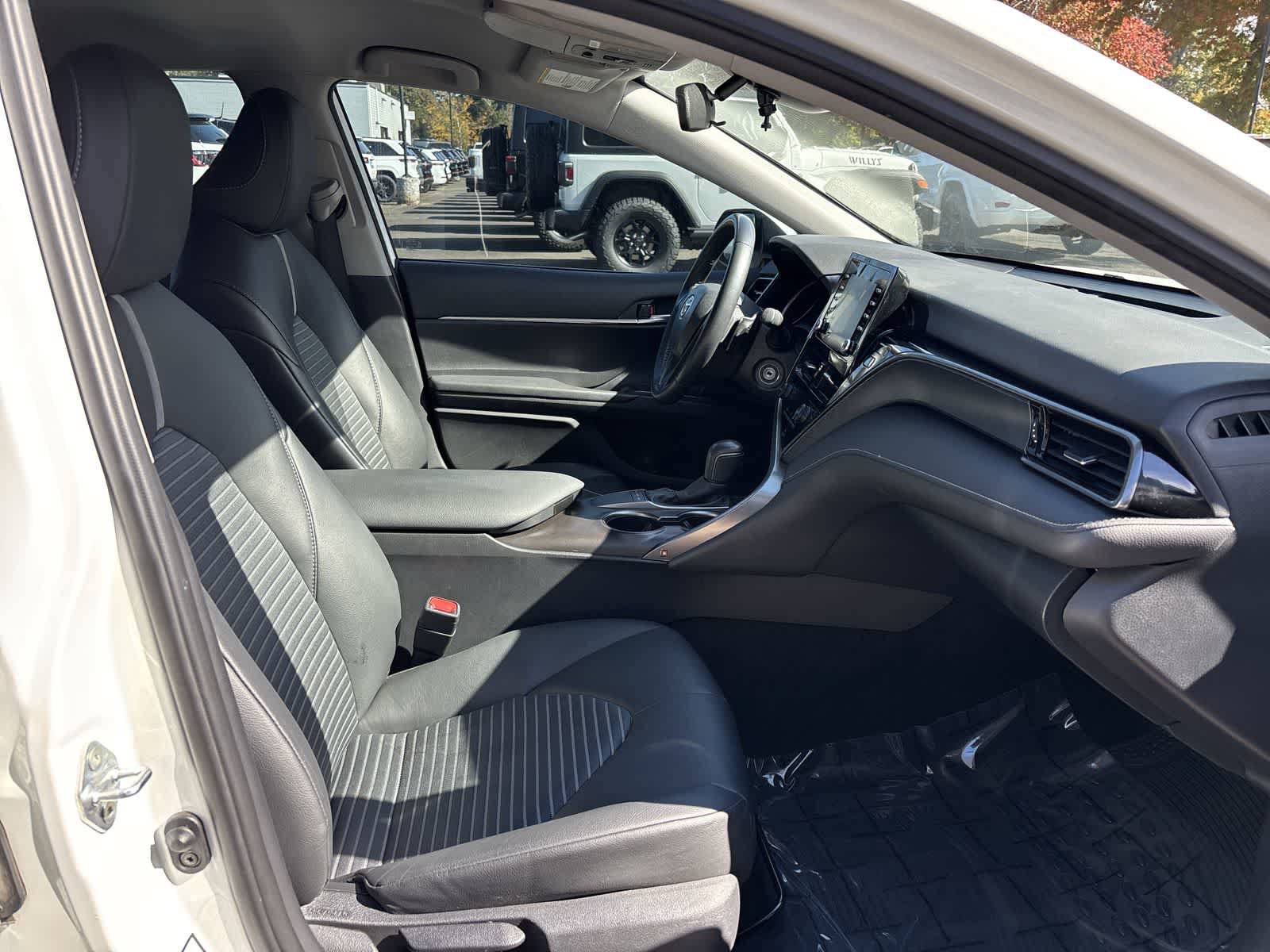 Used 2024 Toyota Camry SE FWD image 6