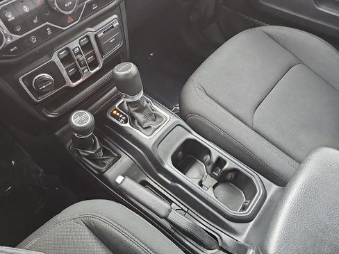 Used 2021 Jeep Gladiator Sport AWD/4WD image 23