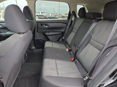 Used 2024 Nissan Rogue SV image 10