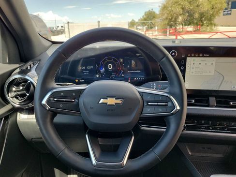 Used 2026 Chevrolet Equinox LT w/ Safety and Technology Package FWD image 19