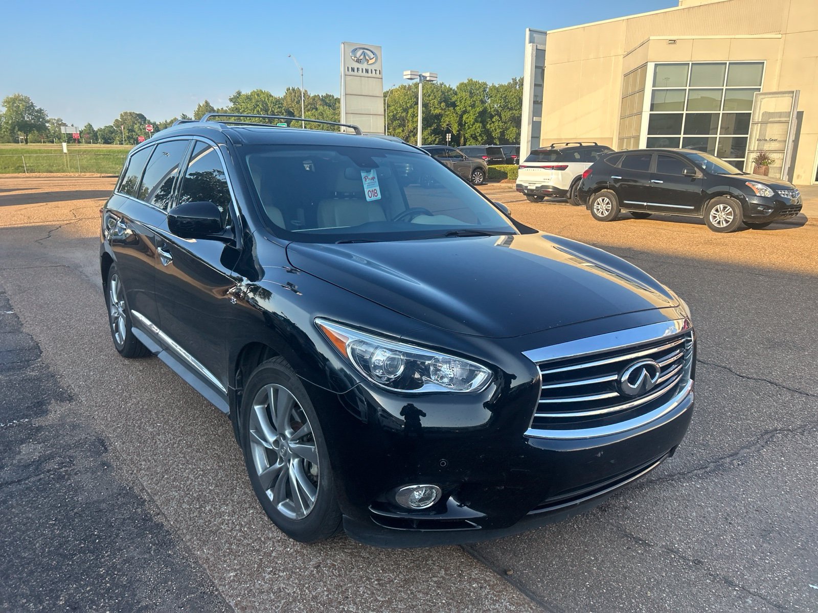 Used 2015 INFINITI QX60 FWD w/ Deluxe Touring Package image 1