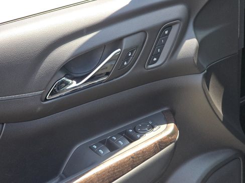 Used 2023 GMC Acadia Denali w/ Denali Technology Package FWD image 23