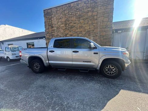 Used 2017 Toyota Tundra SR5 w/ SR5 Upgrade Package image 9