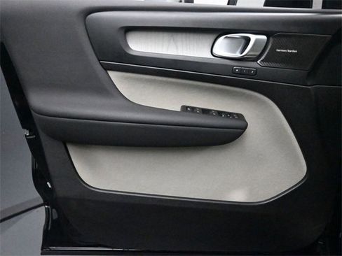 Used 2025 Volvo XC40 B5 Ultra image 20