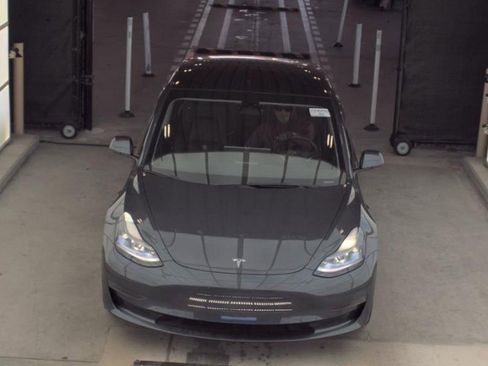 Used 2023 Tesla Model 3 Standard Range image 3