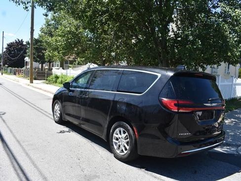 Used 2025 Chrysler Pacifica Select FWD image 5