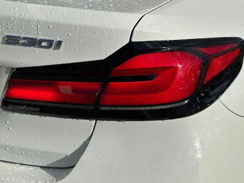 Used 2022 BMW 530i w/ Convenience Package image 32