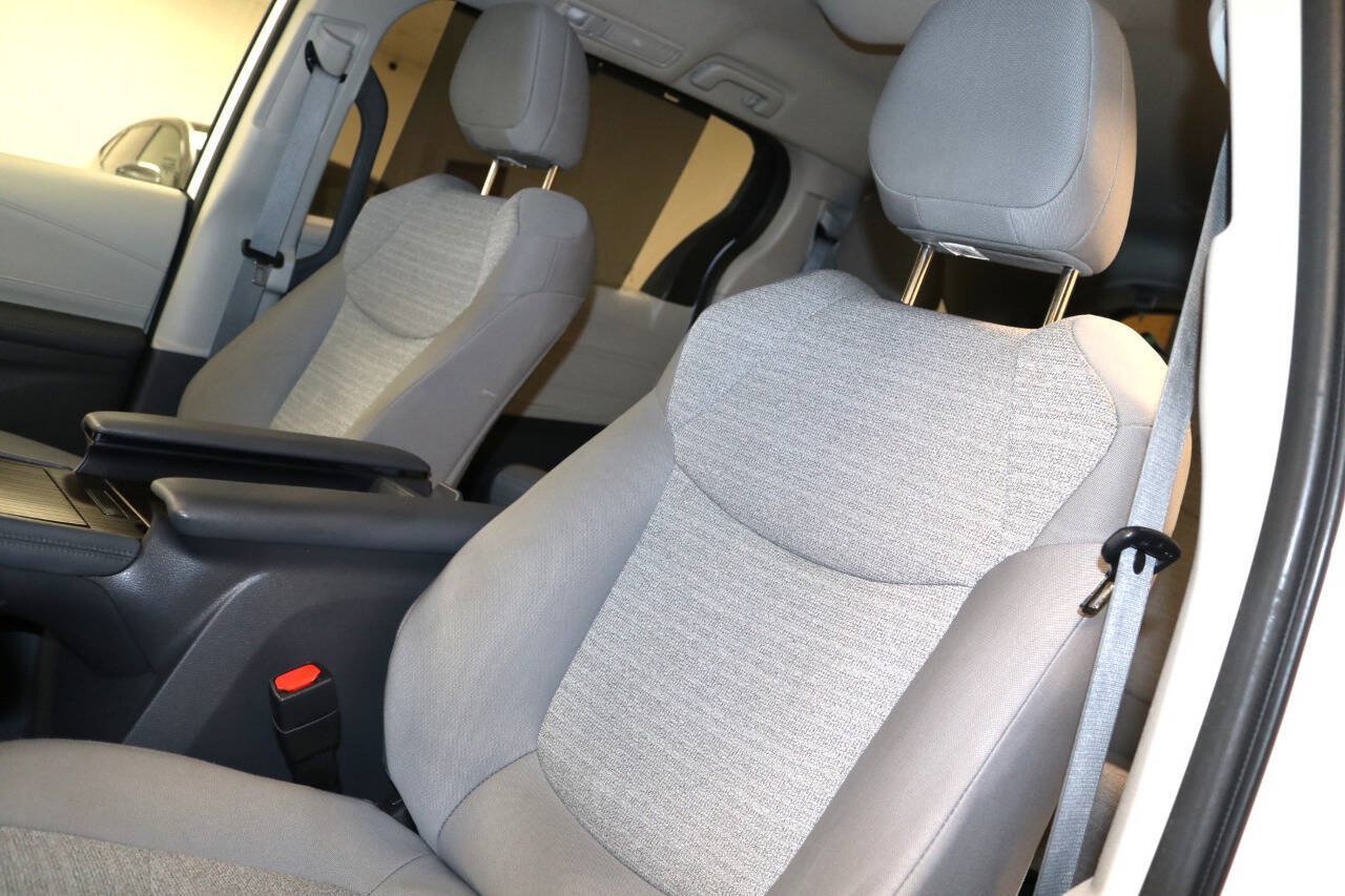 Used 2023 Toyota Sienna LE AWD/4WD image 73