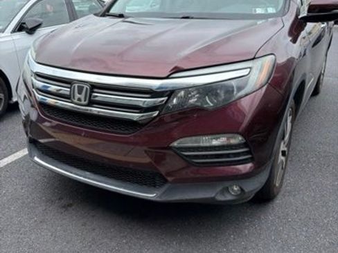 Used 2017 Honda Pilot Touring image 2