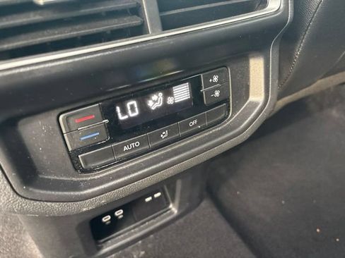 Used 2025 Volkswagen Atlas SE FWD image 19