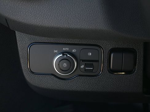 Used 2025 Mercedes-Benz Sprinter 2500 image 8